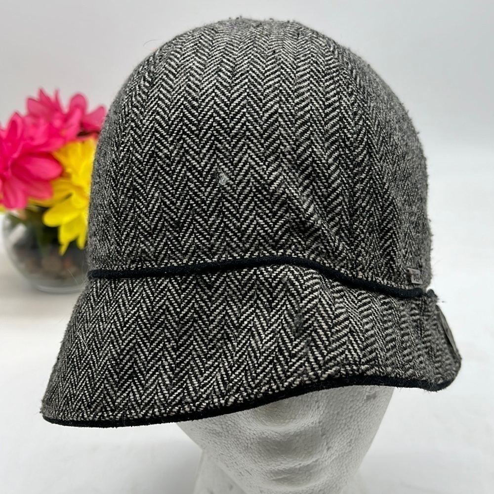 De Lux Black Gray Herringbone Hat Poly/Wool HT3299A